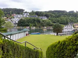 Wohnen wie eine Weltmeisterin. Miete. Traumhafte Maisonette-Wohnung direkt am Millstätter See. Privatstrand.