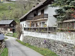 Gepflegtes Haus in idyllischer Lage. Garage und eigene Sauna. Trebesing-Neuschitz.