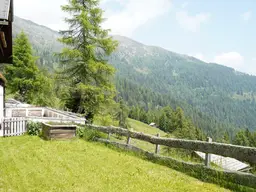 Idyllisches Berghaus in Kärnten: 10 Zimmer, Garten, Balkon &amp; Kamin – Ihr Rückzugsort.