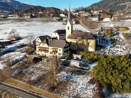 Nahe Seeboden am Millstätter See: Großzügiges Mehrparteienhaus. 260 m² Ausbaureserve. Investment mit Perspektive.