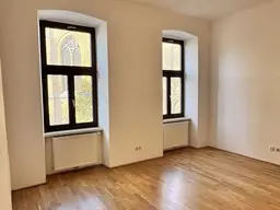 Familienwohnung mit eigenem 50m² großen Garten im ruhigen Innenhof!