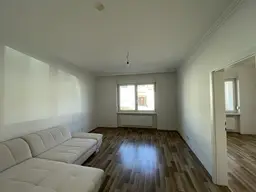 NEU SANIERTE 2,5-ZIMMER-WOHNUNG IN WEIDEN AM SEE - VORGARTEN - RUHELAGE!