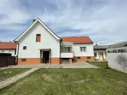 GEPFLEGTES EINFAMILIEN-HAUS MIT GARTEN UND GARAGE - RUHELAGE!
