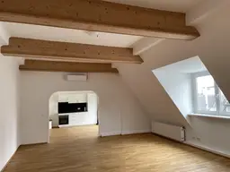 LOFTARTIGE DACHGESCHOSS-WOHNUNG -- 5 ZIMMER -- BALKON/RUHELAGE/KLIMA/U-BAHN!