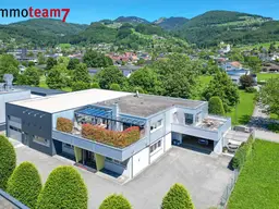 Betriebsgebäude mit Halle, Büro und eleganter Penthousewohnung