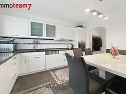 Modernisierte Familienwohnung mit Südbalkon