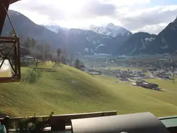 Exclusive Dachgeschosswohnung mit traumhafter Panoramaaussicht im Zillertal!