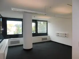 Zentrales Büro mit 25 Räumen
