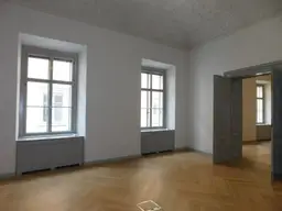 Zentrum: schön saniertes Büro im Palais