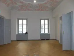 Zentrum: schön saniertes Büro im Palais