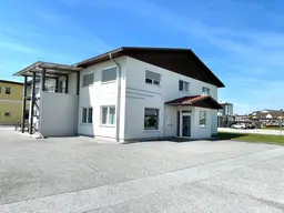 Moderne, barrierefreie Werkstätte/ Produktionsstätte mit Büroflächen