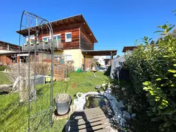 Wohnen im Grünen mit Balkon, windgeschützter Terrasse und Garten