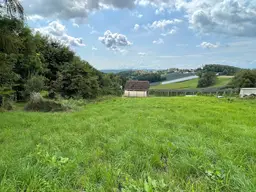Ländlich gelegenes Grundstück mit Fernblick