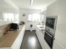Wohnen auf zwei Ebenen: Maisonette mit Balkon und Garten