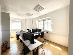 Sonniges Büro Nähe Stadthalle mit Parkplatz &amp; Klimaanlage