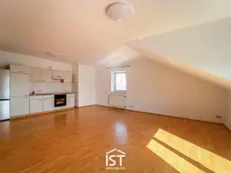 Geinberg / Moosham - Dachgeschosswohnung mit Balkon direkt beim Bahnhof