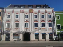 Gut geschnittene 3-Zimmer-Wohnung mit Loggia im Zentrum von Lambach