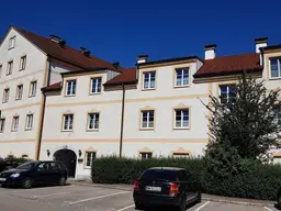 Heimelige 2-Zimmer-Wohnung im Dachgeschoss mit möblierter Küche und Lift in Obernberg