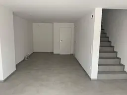 Erstbezugs - Maisonettewohnung mit Reihenhauscharakter mit überdachter Terrasse und Garage
