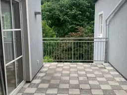 großzügige 2-Zimmer Wohnung mit Terrasse und möblierter Küche