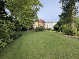 Seltene Kaufgelegenheit: Villenartiges Wohnhaus mit großem Garten im Zentrum von Ried
