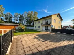 Großzügiges Einfamilienhaus mit zwei Wohneinheiten, viel Platz, Garten und Doppelgarage in Altenfelden