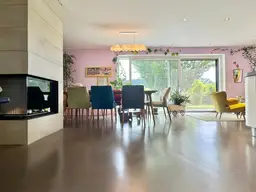 Exklusives, neuwertiges Einfamilienhaus in TOP LAGE mit Doppelgarage und Naturpool