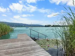 Klagenfurt-Maiernigg: 4-ZI-Seewohnung mit einzigartiger Aussicht, XL-Terrasse, Seezugang &amp; 2 Garagen