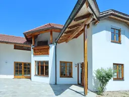 Großzügige Villa im Landhausstil in zentraler Grün- Ruhelage!