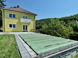 RENOVIERUNGSBEDÜRFTIGE VILLA MIT POOL