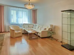 Schöne 3- Zimmer Wohnung in Ruhelage mit gepflegtem, üppig begrüntem Innenhof!