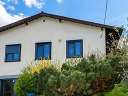 FAMILIENFREUNDLICHES HAUS MIT SCHÖNEM GARTEN