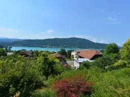 Beeindruckende Seeblick-Wohnung am Wörthersee zu verkaufen: 128 m" WNF plus 35 m" Südterrasse, TG, Kellerabteil