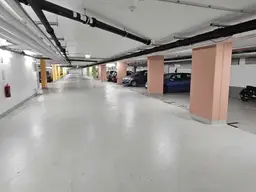 Garagenstellplatz nahe Kagraner Platz U1