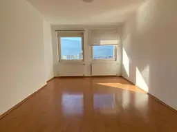 Uni/Kiniknähe: 2 Zimmer-DG-Büro/Wohnung mit traumhafter Panoramaaussicht zu verkaufen
