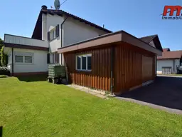 Geräumiges Mehrfamilienhaus auf großem Baugrund in bester Lage