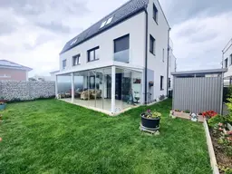 Exklusiver Wohngenuss nahe Wien – 6 Zimmer, 2 Bäder, Garten, Wintergarten, Terrasse &amp; 2 Stellplätze