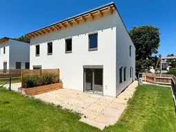 Exklusiver Wohngenuss in sonniger Ruhelage mit Garten, Terrasse und KFZ-Stellplätze – Nähe Wien