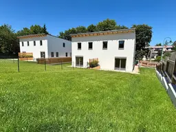 Exklusiver Wohngenuss in sonniger Ruhelage mit Garten, Terrasse und KFZ-Stellplätze – Nähe Wien