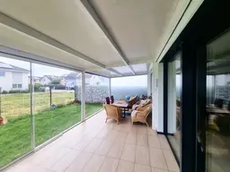 Ruhiges und attraktives Wohnen nahe Wien – 6 Zimmer, 2 Bäder, Garten, Wintergarten, Terrasse &amp; zwei Stellplätze