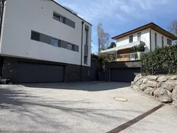 Modernes Ensemble (2 Villen - eine mit Lift) ideal für Mehrgenerationenfamilie in selten schöner Lage - Stadtrand Süd