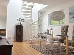 Einfach nur WOW ! Tolle DG-Terrassenwohnung in loftartigem Stil - eigener Liftzugang – samt Rooftoop mit fantastischem Blick – inkl. 2 TG-Plätze