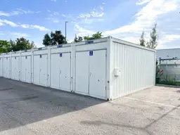 Lagercontainer im Industriegebiet Perfektastraße