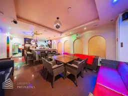 Einladende Bar mit Sauna in Toplage