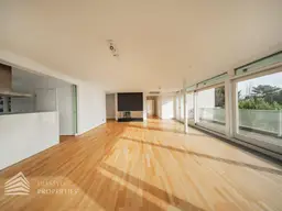 Wunderschöne 3 - Zimmer Wohnung mit Terrasse und Balkonen