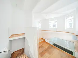 Geräumiges Altbau Geschäftslokal in Toplage