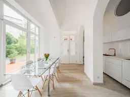 Luxuriöse Gartenwohnung in Stilaltbau – Grünes Refugium im Herzen von 1080 Wien