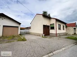 Winden am See - Einfamilienhaus mit Nebengebäuden am Fuße des Leithageb.