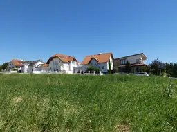NATURNAHER BAUGRUND IN NEUER SIEDLUNG