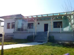 GEEIGNET FÜR LANDWIRTSCHAFTLICHEN BETRIEB WOHNHAUS INKLUSIVE 270 m2 HALLE UND GRÜNLAND